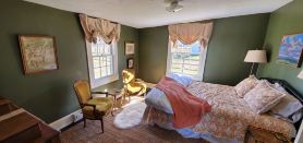 Bloomingdale Honeymoon Cabin Vintage Retreat with Mountain Views