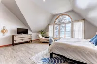 Shorewood Retreat Fall & Winter  - Lakefront Home Harbor Beach, MI - WiFi