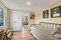 East Lansing 2Br Steps from MSU — Private Patio - Boutique