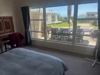 Sneezle Beezle Beach Apartment Hotels in Omapere