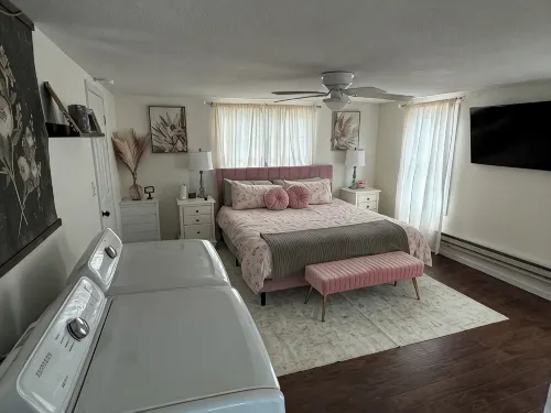 Cozy 1-bedroom house with AC and WiFi in charming Farmington - Homestays