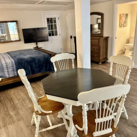 Charming Private Studio in the Heart of Jasper