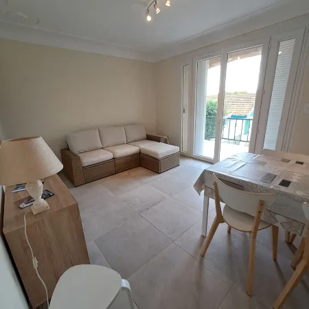 Apartment with balcony upstairs of a villa 300 m from the sea
