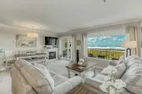 Oceanfront 3rd floor Balcony 2 blocks to Turnaround-Work Remotely - 4-Star