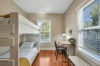 Yellow Bike Bungalow-Block from Bike Trail-Fireplace & Hot Tub - Dog Friendly - 4-Star