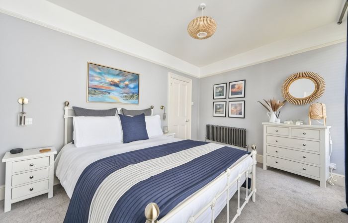 Charming Three Story Townhouse footsteps away from the historic harbour.