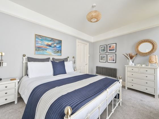 Charming Three Story Townhouse footsteps away from the historic harbour.