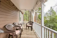 CHARMING Saluda on My Mind – 2min Walk to Downtown - Wifi