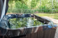 The Wise Raven Retreat, Peaceful and Spacious Home in Big Lake on a forested lot - Wifi