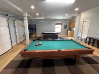 Your home away from home with private hot tub, game room, and majestic views - 3 stjerner