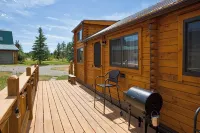 距小鎮4英里、距機場16分鐘，山景、空調、WiFi的溫馨原木小屋 - 木屋