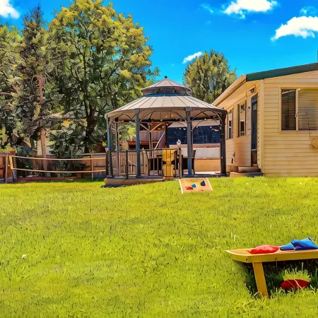 ᨒFIREHAUSᨒHotTubᨒCinemaᨒBBQᨒBadmintonᨒGames