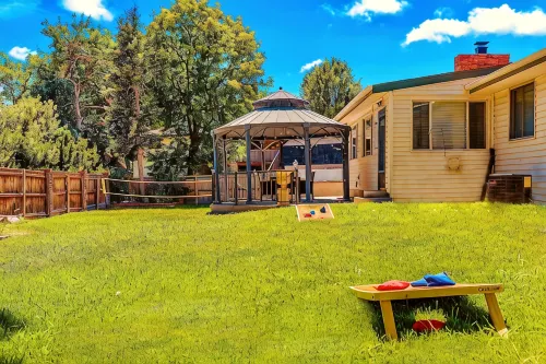 ᨒFIREHAUSᨒHotTubᨒCinemaᨒBBQᨒBadmintonᨒGames