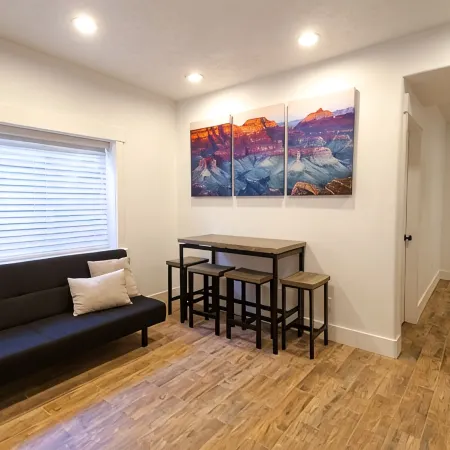 Modern guest suite, central location in SLC valley