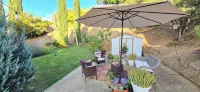 Cozy Guesthouse/Garden Hideaway Retreat, Private Entrance, Safe and Quiet Area