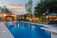 Luxury Amenity Paradise! Sleeps 18 - Pool, Hot Tub, Game Room, Golf, Fire Pit! - Private Pools