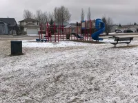 Cheerful, cozy 4 bedroom house w/ hot tub and firepit area Hotels in Red Deer