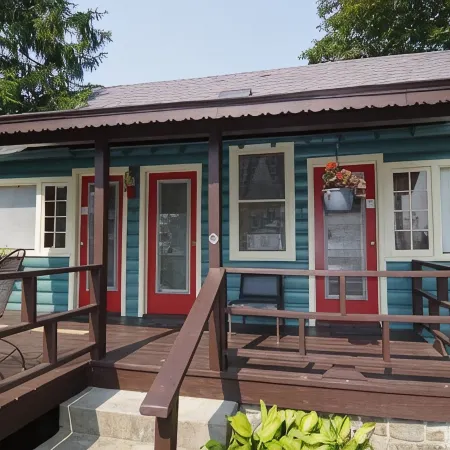 2 Bed /2 bath cabin w/ Lake George access