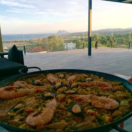 Elegant Villa W/ Views Of The Mediterranean, Gibraltar, Beach & Sotogrande Port