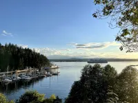 Charming 2 Bedroom Q Cove Cabin - Spectacular Ocean views & Pet Friendly!