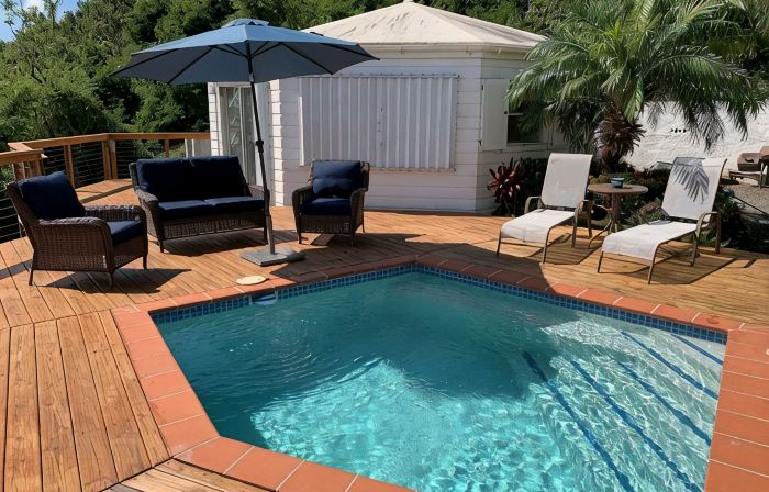 Spacious house with an amazing view of the ocean on a private deck.