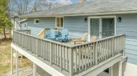 Lake Shore Luxury- 4-bedroom house in charming Escanaba with AC, WiFi. Book now