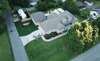 EXCLUSIVE LARGE 2 BEDROOM SUITE W/THEATER ROOM + KITCHEN