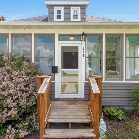Cape Code Home Kewaunee Near Door County