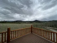 Brand New 4-bedroom cabin/stunning views/king bed, Hot Tub!!! - シャレー