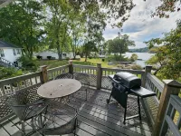 Relaxing lake front home with beautiful view on the lake, sleeps 7. - Homestays