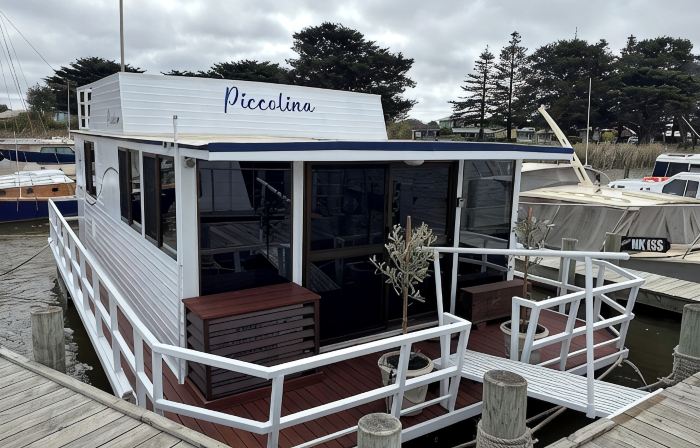 Piccolina Floating Accomodation