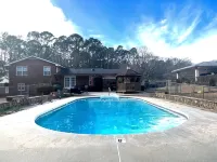 *Private/Contempo/Cozy/House & pool/17 min from ATL & in the Atlanta Metro Area* - 수영장