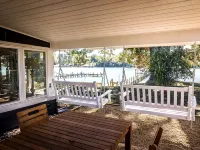 The Little Blue Cottage - Topping : Waterfront! Hotels in Middlesex County