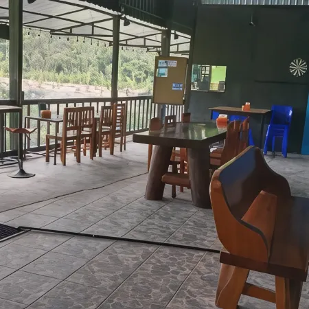 Dee-maak Hostel