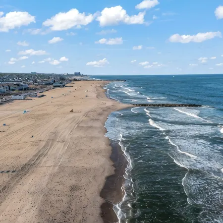 4 Houses to Beach!  Remodeled 2026. 4 Passes, Chairs, Towels, Umbrellas Included