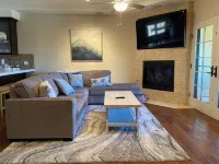 Modern 3-Bedroom beach townhome - Homestays