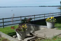 Clean & Cozy 1000 Islands Area Riverfront Home - 3 stjerner