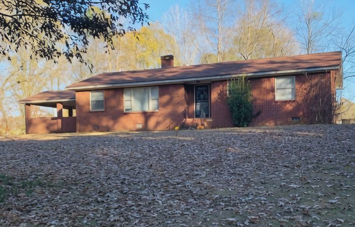Lida's Place - 3 BR 2 BA Ranch House - 7.6 miles to Grenada Lake