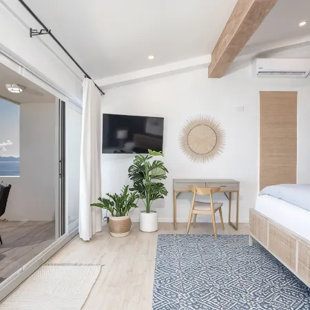 Ocean View Suite - Luxe Comfort Near Magens Bay!