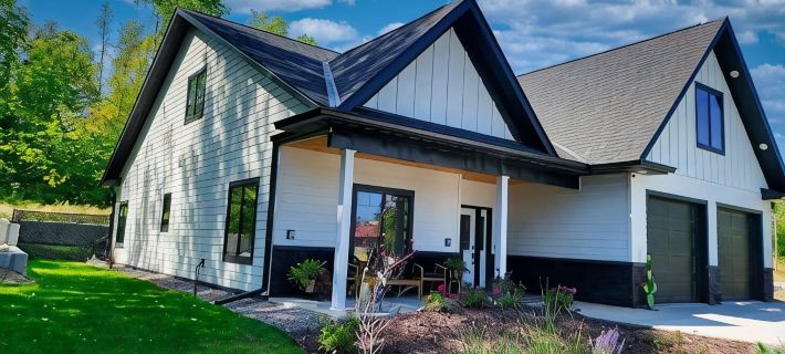 Posh Pelican House is guest favorite in quaint resort town of Breezy Point! Hotels in Breezy Point