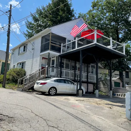 Weirs Beach - PRIME LOCATION!!!