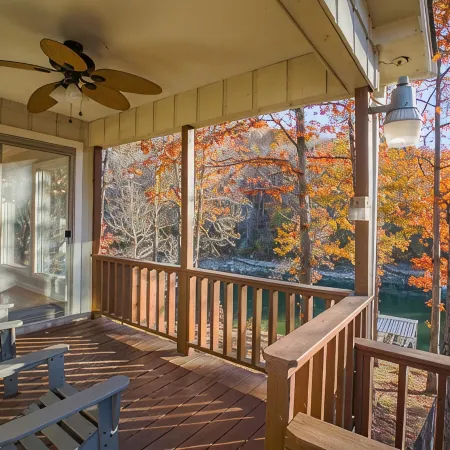 Lakefront Norris Lake house. Dock, Minimal Stairs. Close to I-75, Jacksboro, TN