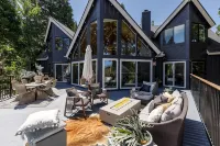 Modern Chalet w/Lakeview + Hot Tub -@TrinityHomeLA 4300+sq ft