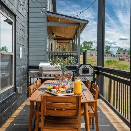 Prime location, Dollywood, 4 minutes to Parkway, No steep roads, Indoor pool