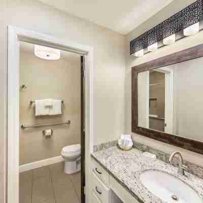 1 Bedroom Garden View Condo  3rd Floor H304- Pono Kai Rooms