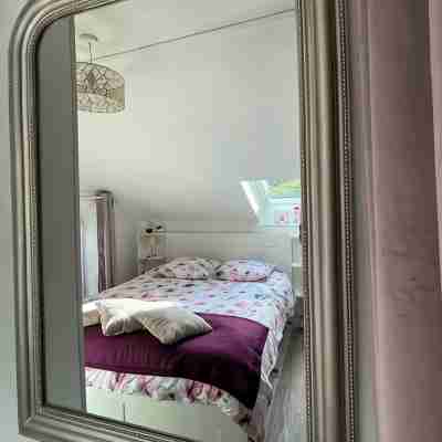 Quiet Tiny House with a Patio and 1 Parking Space, Right in the Heart of Downtown Bayeux Rooms