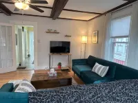 Cozy two bedroom house in the heart of Gloucester