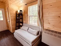 Green Cabin in Surry close to Acadia and Bar Harbor Hotele w: Surry