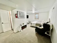 Modern Bungalow • Hot Tub, Sauna • Near Downtown - Homestays