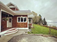 Gorgeous Cozy Spacious Bayfront home with Stunning Views and Beach Access